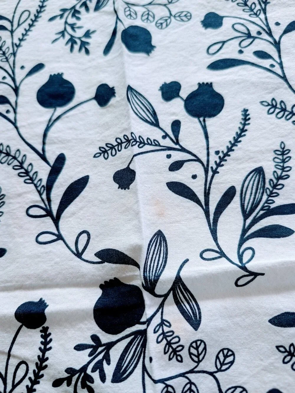 Set of 8 World Market Cotton Table Linen Napkins White Navy Floral 20x20 Square